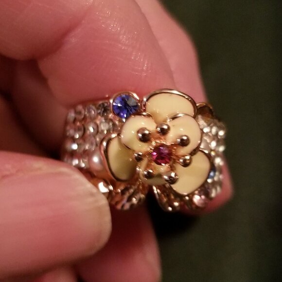 NWT floral enamel ring, size 5.25 - Picture 3 of 10